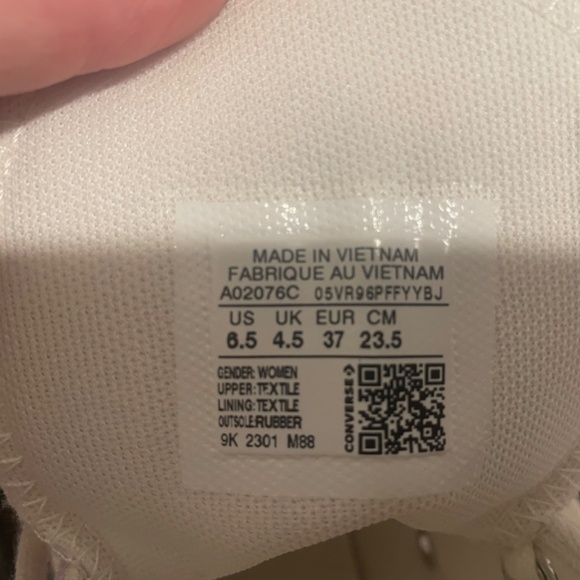 Lavender Converse Embroidered Women’s Size 6.5 - Picture 2 of 2